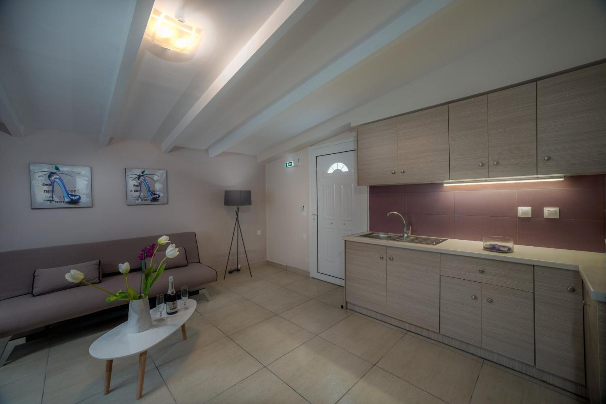 Tesys Studios And Apartments 라가나스 외부 사진